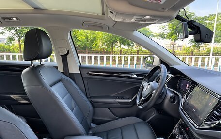 Volkswagen T-Roc I, 2022 год, 1 950 002 рублей, 13 фотография