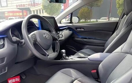 Toyota C-HR I рестайлинг, 2023 год, 1 735 000 рублей, 8 фотография