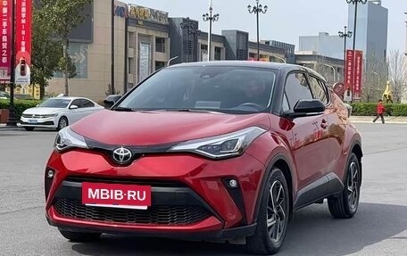 Toyota C-HR I рестайлинг, 2023 год, 1 735 000 рублей, 3 фотография