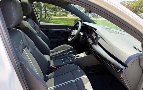 Volkswagen Golf VIII, 2023 год, 1 880 010 рублей, 18 фотография