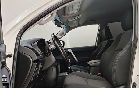 Toyota Land Cruiser Prado 150 рестайлинг 2, 2020 год, 4 950 000 рублей, 15 фотография
