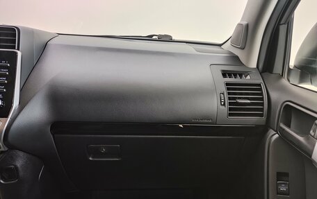Toyota Land Cruiser Prado 150 рестайлинг 2, 2020 год, 4 950 000 рублей, 12 фотография