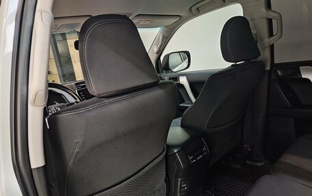 Toyota Land Cruiser Prado 150 рестайлинг 2, 2020 год, 4 950 000 рублей, 19 фотография