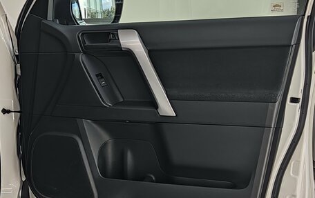 Toyota Land Cruiser Prado 150 рестайлинг 2, 2020 год, 4 950 000 рублей, 35 фотография