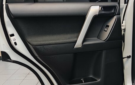 Toyota Land Cruiser Prado 150 рестайлинг 2, 2020 год, 4 950 000 рублей, 36 фотография