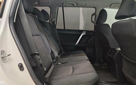 Toyota Land Cruiser Prado 150 рестайлинг 2, 2020 год, 4 950 000 рублей, 24 фотография