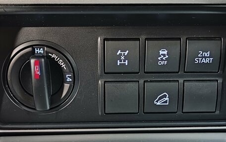 Toyota Land Cruiser Prado 150 рестайлинг 2, 2020 год, 4 950 000 рублей, 30 фотография