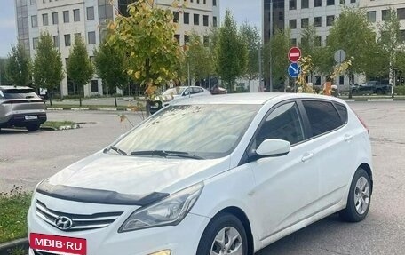 Hyundai Solaris II рестайлинг, 2016 год, 865 000 рублей, 3 фотография