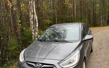 Hyundai Solaris II рестайлинг, 2013 год, 830 000 рублей, 1 фотография