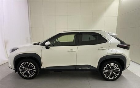 Toyota Yaris Cross, 2022 год, 1 490 000 рублей, 2 фотография