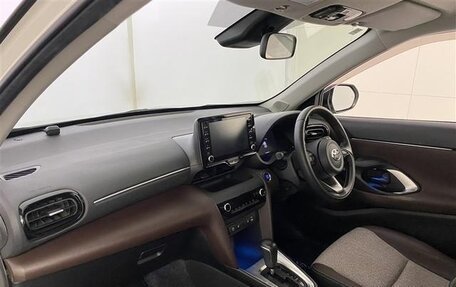 Toyota Yaris Cross, 2022 год, 1 490 000 рублей, 5 фотография