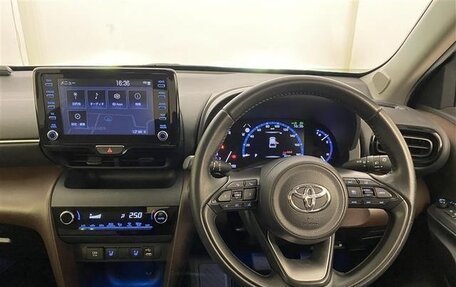 Toyota Yaris Cross, 2022 год, 1 490 000 рублей, 8 фотография