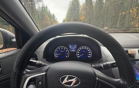 Hyundai Solaris II рестайлинг, 2013 год, 830 000 рублей, 3 фотография