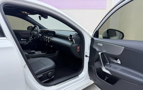 Mercedes-Benz A-Класс, 2022 год, 2 300 000 рублей, 10 фотография