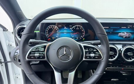 Mercedes-Benz A-Класс, 2022 год, 2 300 000 рублей, 12 фотография