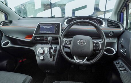 Toyota Sienta II, 2022 год, 1 696 000 рублей, 10 фотография