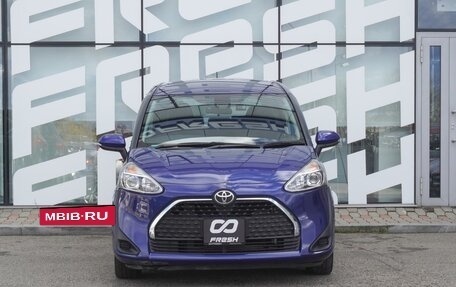 Toyota Sienta II, 2022 год, 1 696 000 рублей, 2 фотография