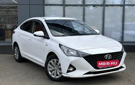 Hyundai Solaris II рестайлинг, 2021 год, 915 000 рублей, 2 фотография