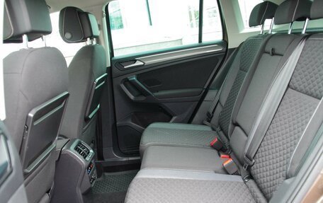 Volkswagen Tiguan II, 2018 год, 2 399 999 рублей, 8 фотография