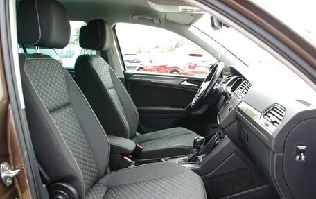 Volkswagen Tiguan II, 2018 год, 2 399 999 рублей, 10 фотография