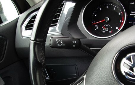 Volkswagen Tiguan II, 2018 год, 2 399 999 рублей, 14 фотография