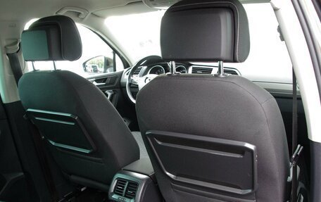 Volkswagen Tiguan II, 2018 год, 2 399 999 рублей, 25 фотография
