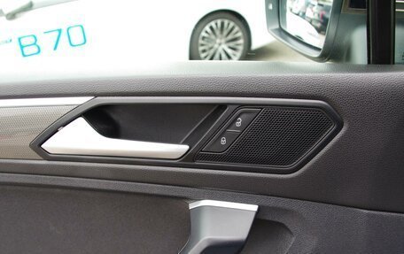 Volkswagen Tiguan II, 2018 год, 2 399 999 рублей, 17 фотография