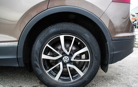 Volkswagen Tiguan II, 2018 год, 2 399 999 рублей, 26 фотография