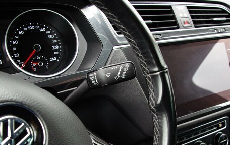 Volkswagen Tiguan II, 2018 год, 2 399 999 рублей, 15 фотография