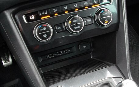 Volkswagen Tiguan II, 2018 год, 2 399 999 рублей, 23 фотография