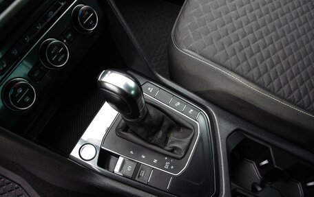 Volkswagen Tiguan II, 2018 год, 2 399 999 рублей, 24 фотография