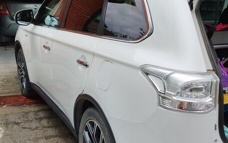 Mitsubishi Outlander III рестайлинг 3, 2014 год, 2 450 000 рублей, 4 фотография