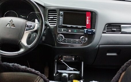 Mitsubishi Outlander III рестайлинг 3, 2014 год, 2 450 000 рублей, 10 фотография