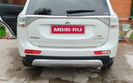 Mitsubishi Outlander III рестайлинг 3, 2014 год, 2 450 000 рублей, 12 фотография