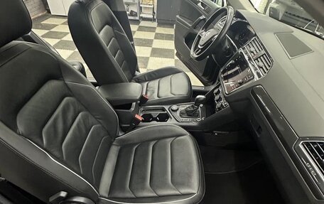 Volkswagen Tiguan II, 2018 год, 3 100 000 рублей, 12 фотография