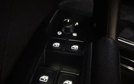Volkswagen Tiguan II, 2018 год, 3 100 000 рублей, 28 фотография