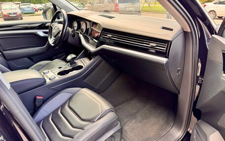 Volkswagen Touareg III, 2018 год, 3 200 000 рублей, 10 фотография