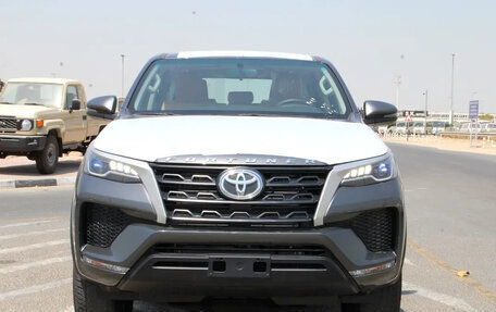 Toyota Fortuner II, 2023 год, 5 250 000 рублей, 2 фотография