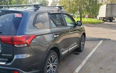 Mitsubishi Outlander III рестайлинг 3, 2016 год, 1 600 000 рублей, 4 фотография