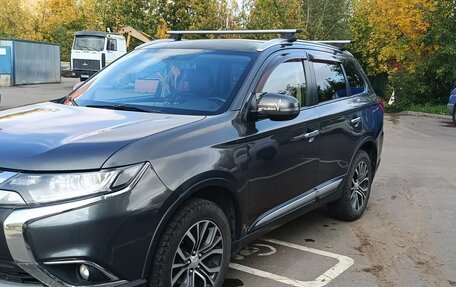 Mitsubishi Outlander III рестайлинг 3, 2016 год, 1 600 000 рублей, 2 фотография