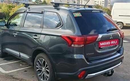 Mitsubishi Outlander III рестайлинг 3, 2016 год, 1 600 000 рублей, 3 фотография