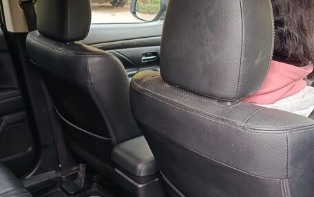Mitsubishi Outlander III рестайлинг 3, 2016 год, 1 600 000 рублей, 7 фотография
