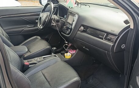 Mitsubishi Outlander III рестайлинг 3, 2016 год, 1 600 000 рублей, 8 фотография