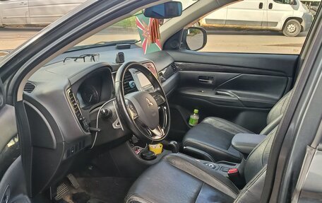 Mitsubishi Outlander III рестайлинг 3, 2016 год, 1 600 000 рублей, 9 фотография