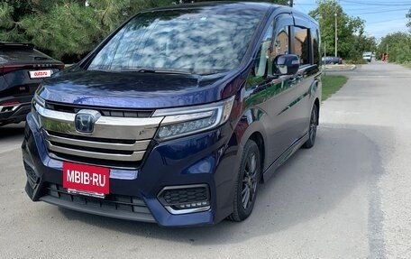 Honda Stepwgn IV, 2018 год, 2 100 000 рублей, 2 фотография