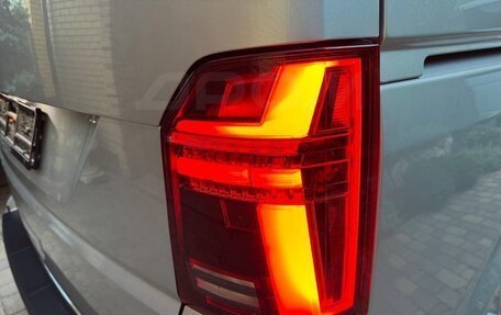 Volkswagen Multivan T6 рестайлинг, 2023 год, 6 100 000 рублей, 7 фотография