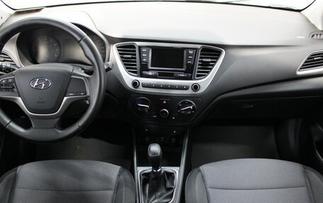 Hyundai Solaris II рестайлинг, 2017 год, 1 058 000 рублей, 12 фотография