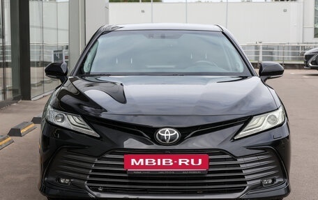 Toyota Camry, 2021 год, 3 298 000 рублей, 2 фотография