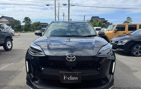 Toyota Yaris Cross, 2022 год, 1 700 000 рублей, 2 фотография