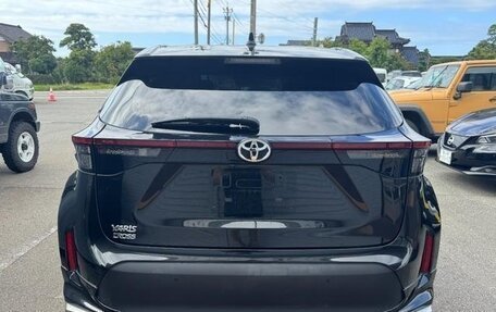 Toyota Yaris Cross, 2022 год, 1 700 000 рублей, 6 фотография